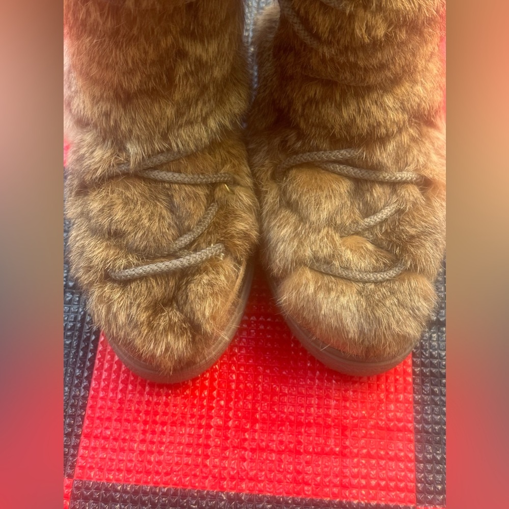 MONCLER Laced up Fur Boots in Gold size 6 (EU 36)
Made in Italy B17 - Picture 7 of 15